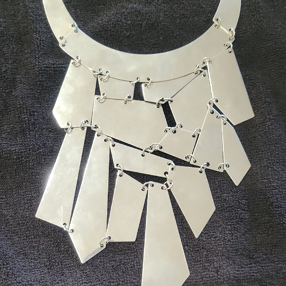 Chic Silver Geometric Statement Necklace - image 7